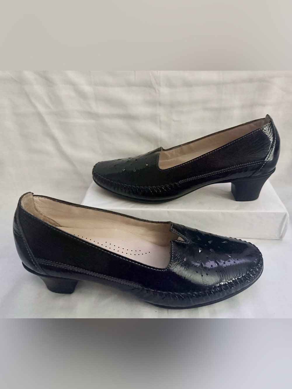 SAS Sonyo Black Patent Leather comfort shoes Slip On Perforated Low Heels Sz 7M
